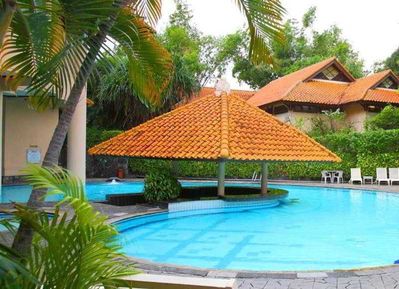 Equator Hotel Surabaya Luaran gambar